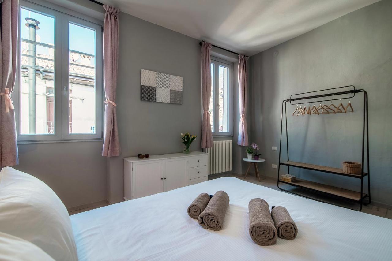 Barbablue Flat - The House Of Travelers Como Exterior foto
