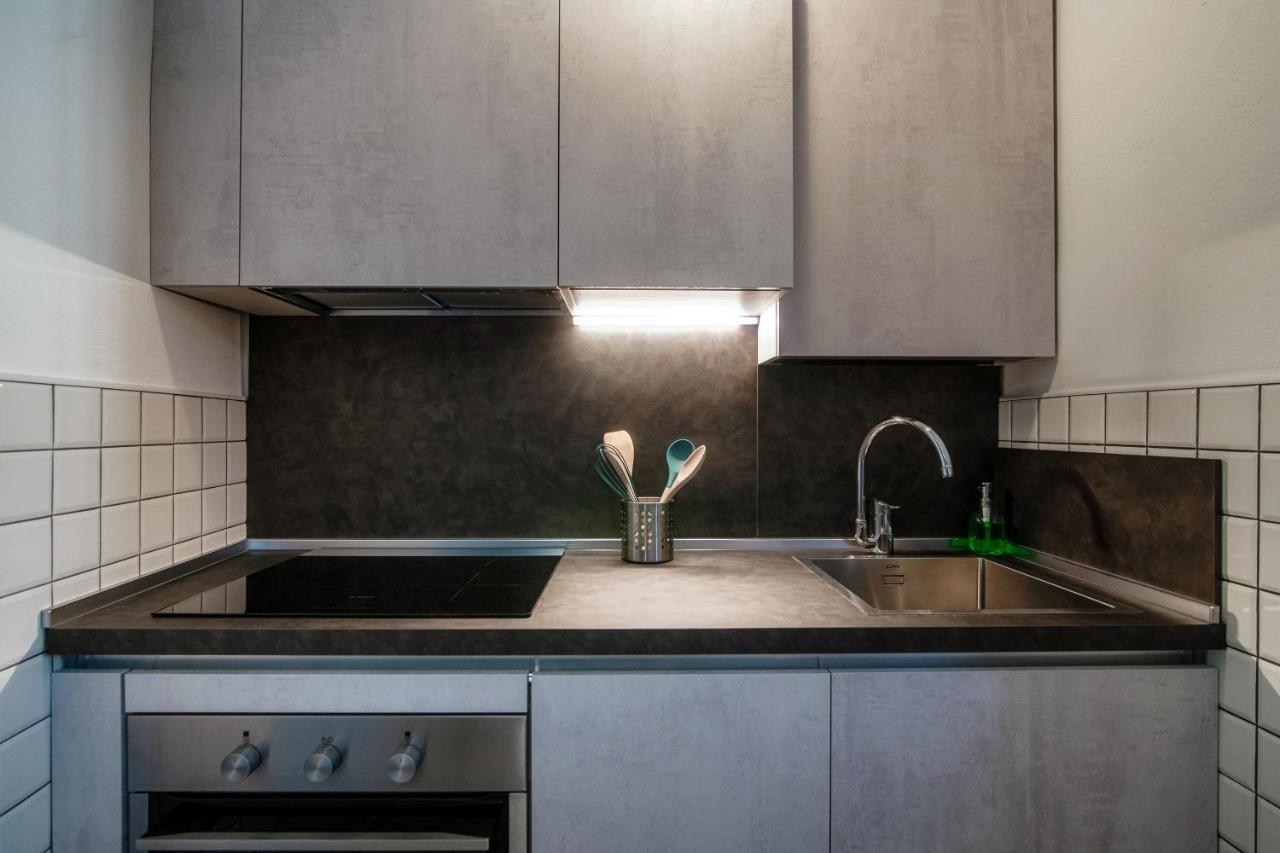 Barbablue Flat - The House Of Travelers Como Exterior foto